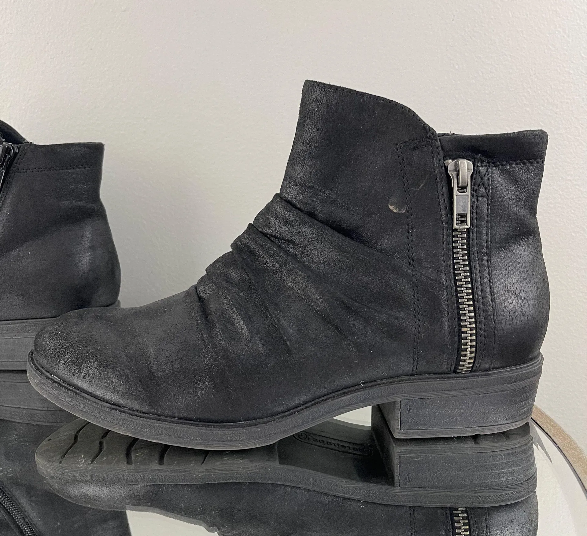 Baretraps Black Oiled Faux Leather Ruched Zipper Detail Yuno Ankle Booties - Image 9