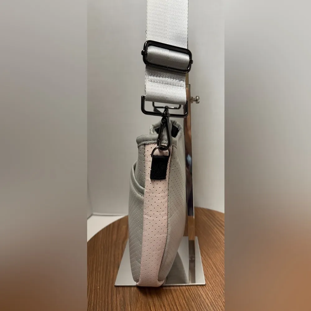 Haute Shore Greige Blake Shell Neoprene Crossbody Bag Purse Adjustable Straps Gray - Image 4