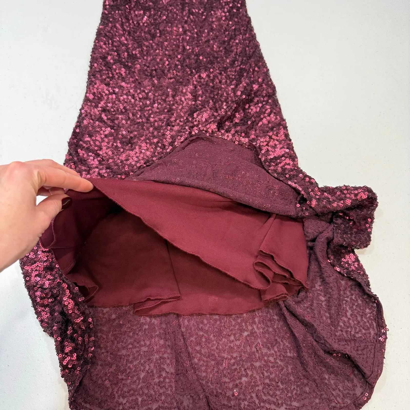 Badgley Mischka Bordeaux
Samantha sequined maxi dress
Gown Size 0 - Image 6