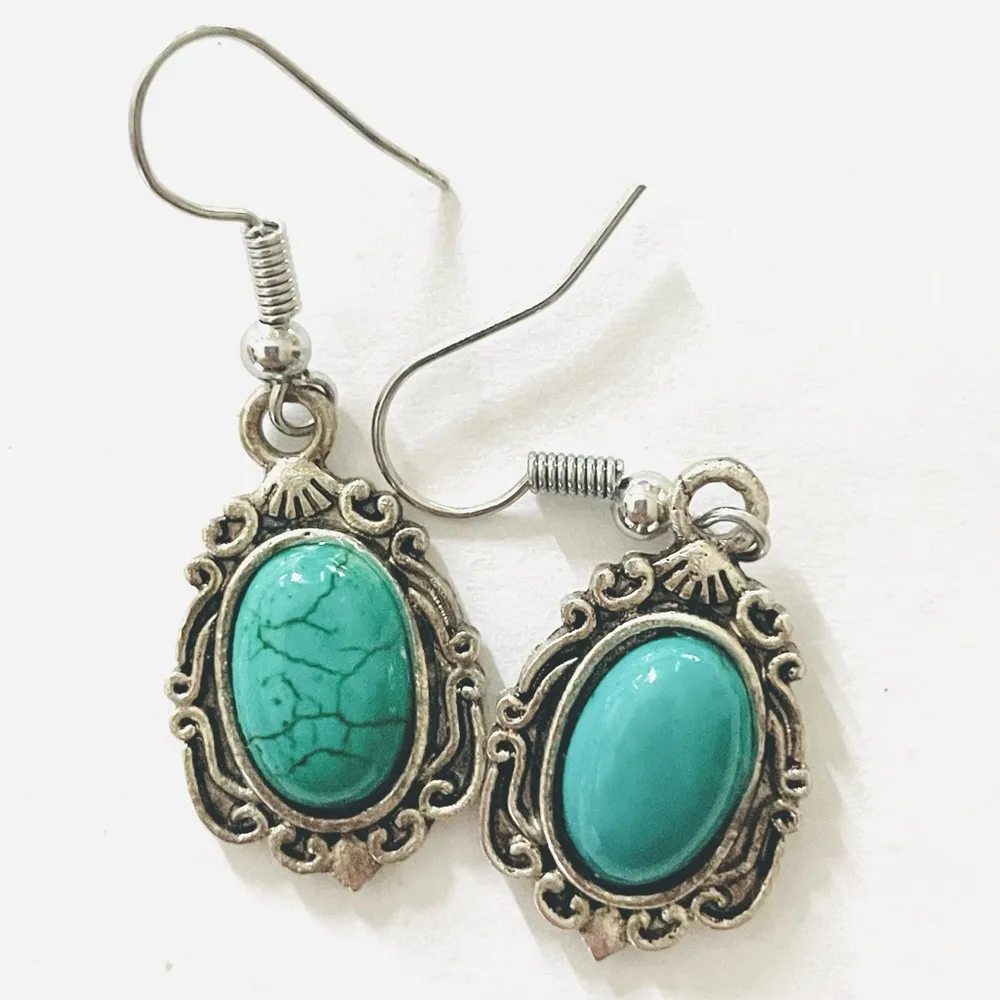Vintage Elegant Silver and Turquoise Pendant Necklace And Earrings - Image 7