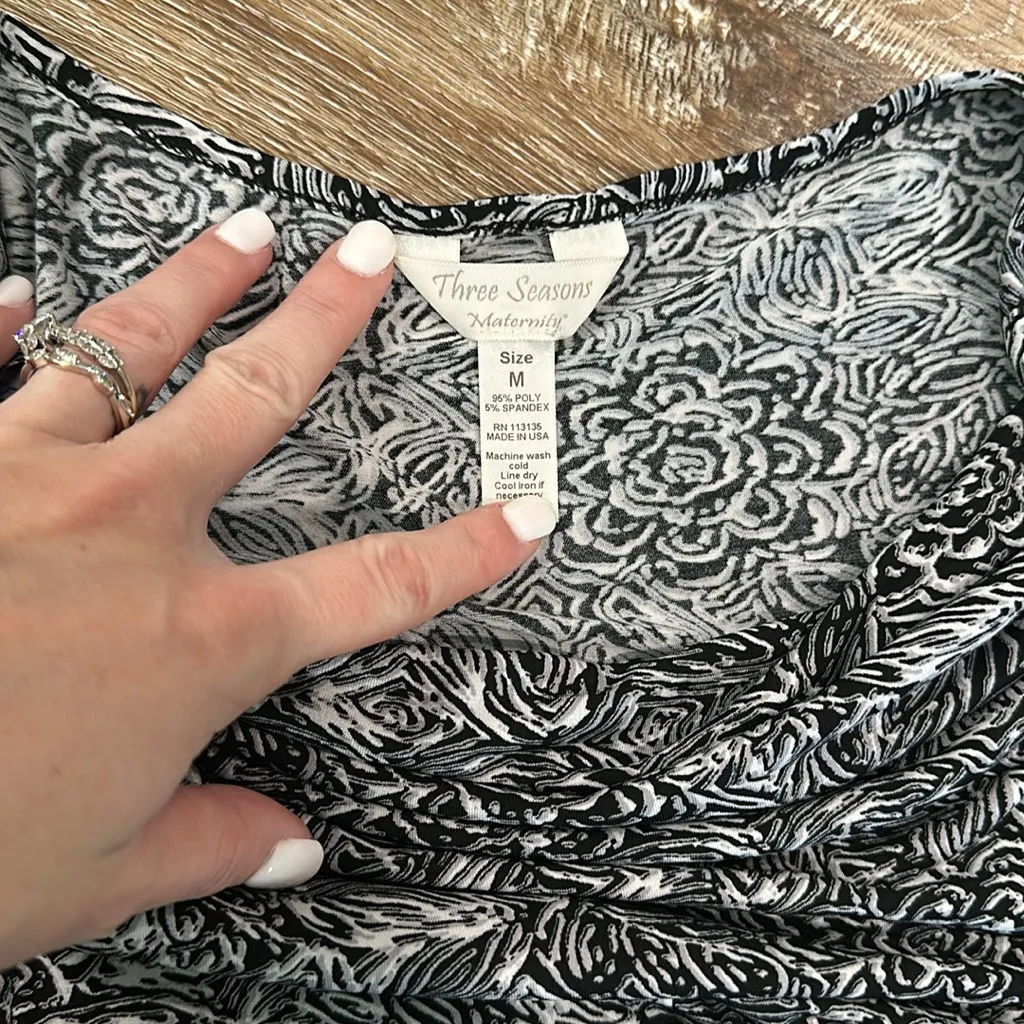 three seasons maternity black and white medium tank top Size undefined - Image 3