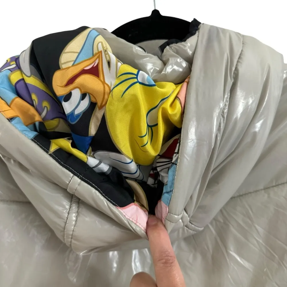 Members Only Silver Hi-Shine Looney Tunes Print Lining Quilted Puffer Jacket - Image 7