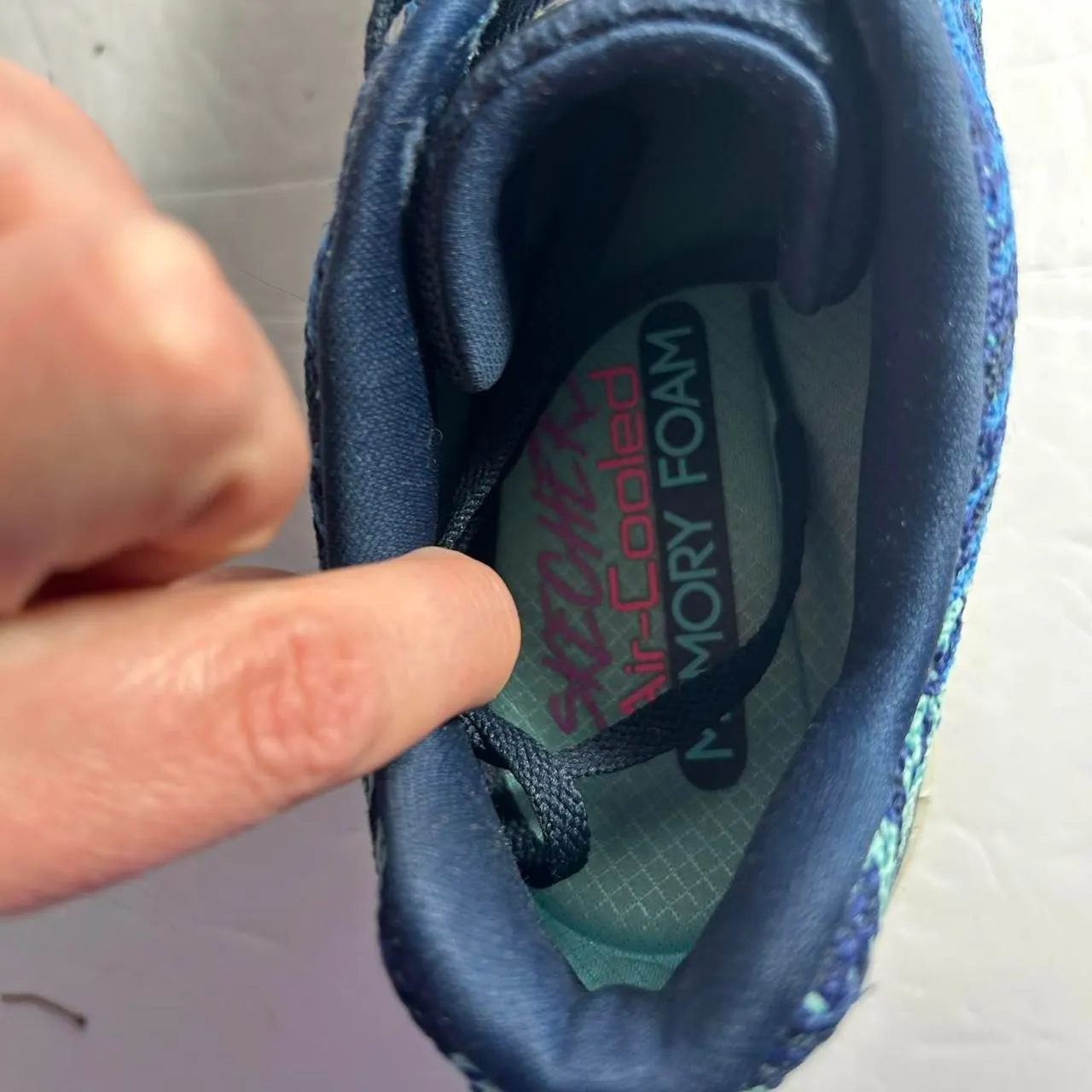 Skechers woven knit cool memory foam blue and white running shoes 6.5 - Image 7