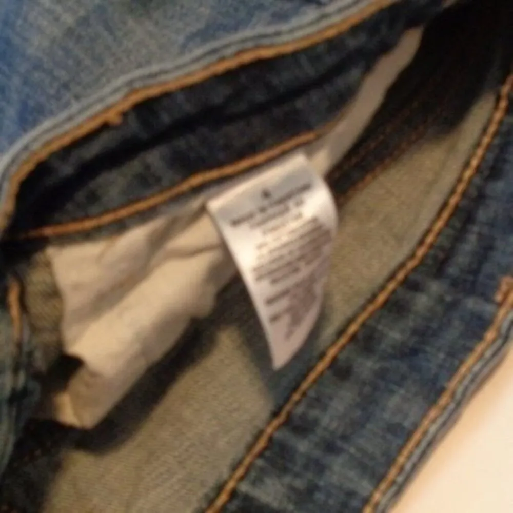 Aeropostale women's size 4 High Waisted Shorty Blue Denim Shorts - Image 4