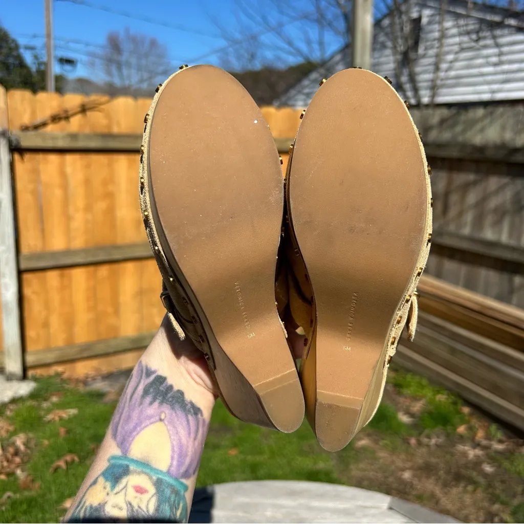 VERONICA BEARD Womens Suede Slip On Clogs In Beige size 5

Hendrix‎ Suede Buckle - Image 11