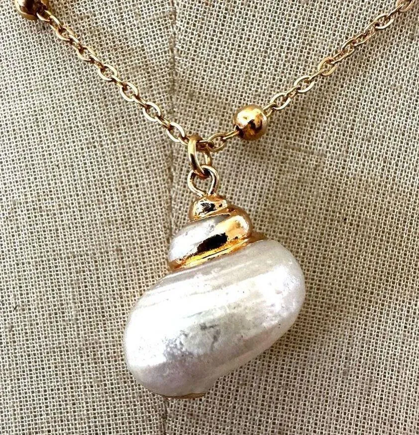 Vintage conch shell pendant necklace - Image 10