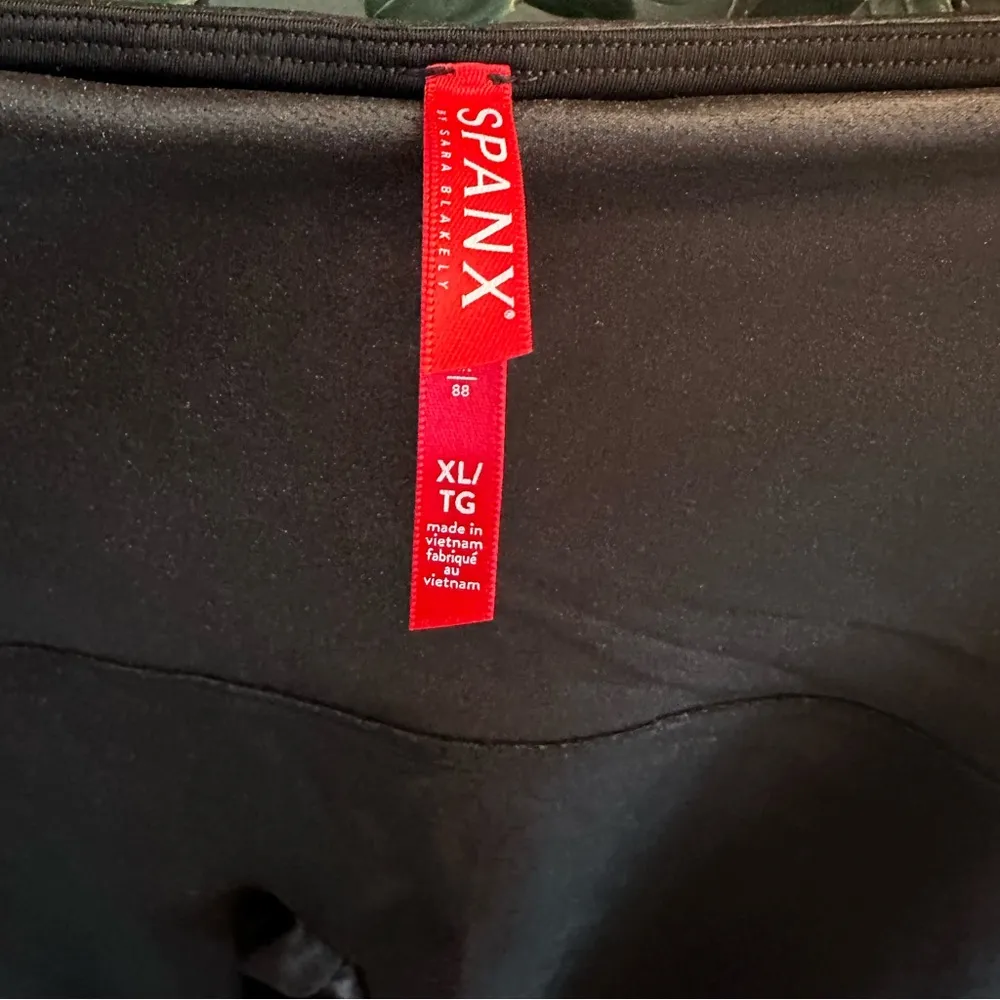 Spanx black faux leather leggings - Image 3