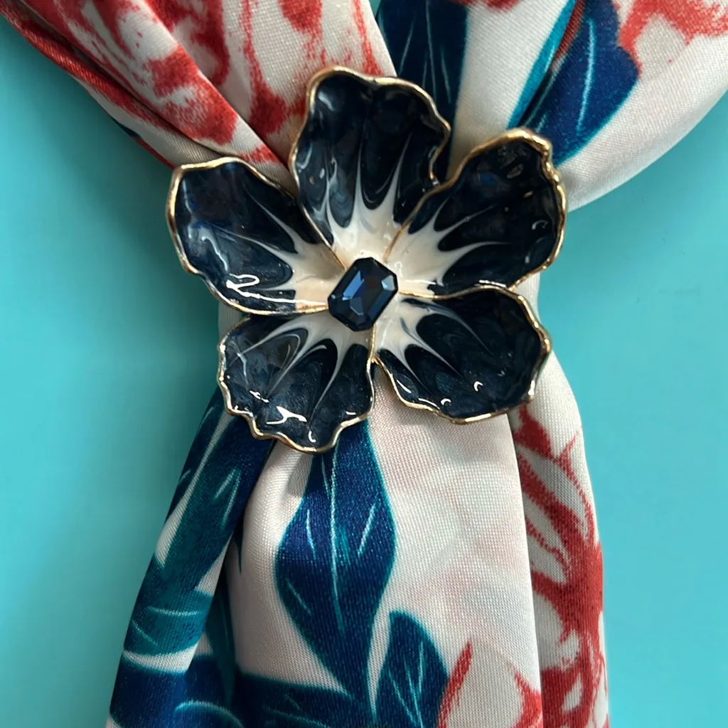 Piper K | Floral Scarf w/ Brooch - Image 3