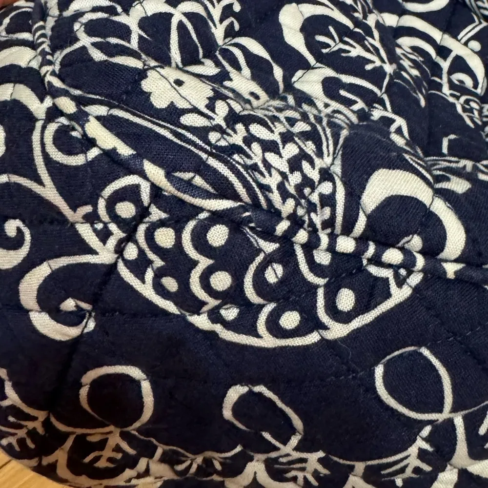 VERA BRADLEY Reversible Tote in Twirly Birds Navy Retired Winter 2010 - Image 9
