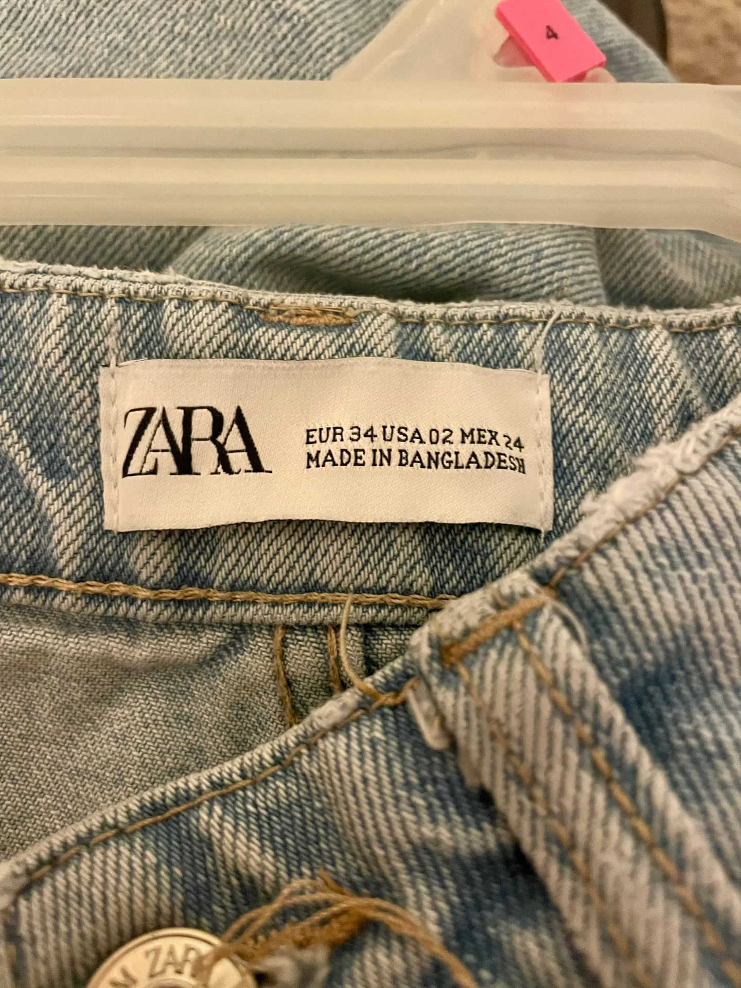 Lightwash High-Waisted Mom Shorts - Image 4