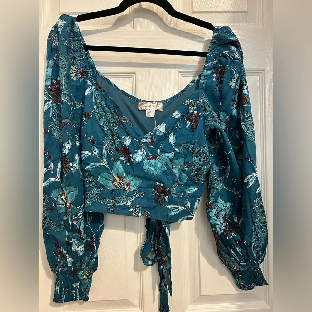 NWT BAND OF the free Sybille Size medium Teal Blue Floral Crossover Cropped Top - Image 3