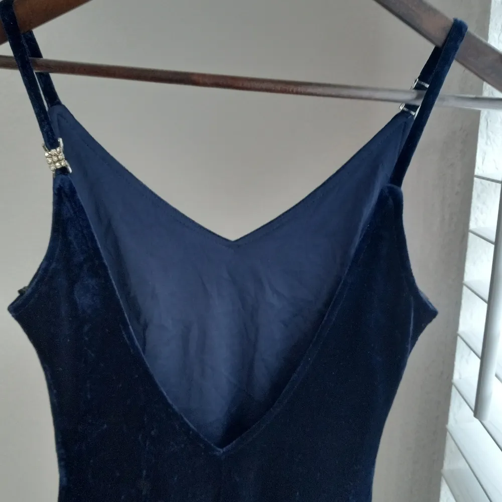 Betsy & Adam 3/4 Elegant Velvet Midnite Blue Maxi Formal Prom Evening Dress - Image 3