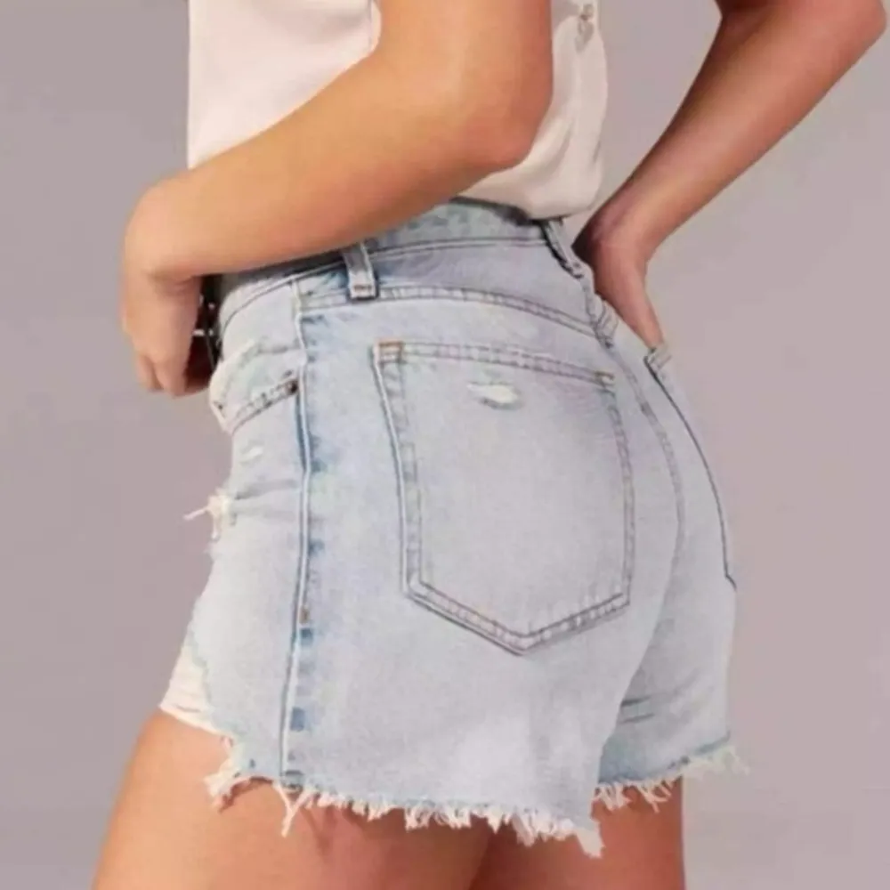 Abercrombie & Fitch Curve Love MidRise Boyfriend Denim Shorts Destructed 28 / 6 - Image 2