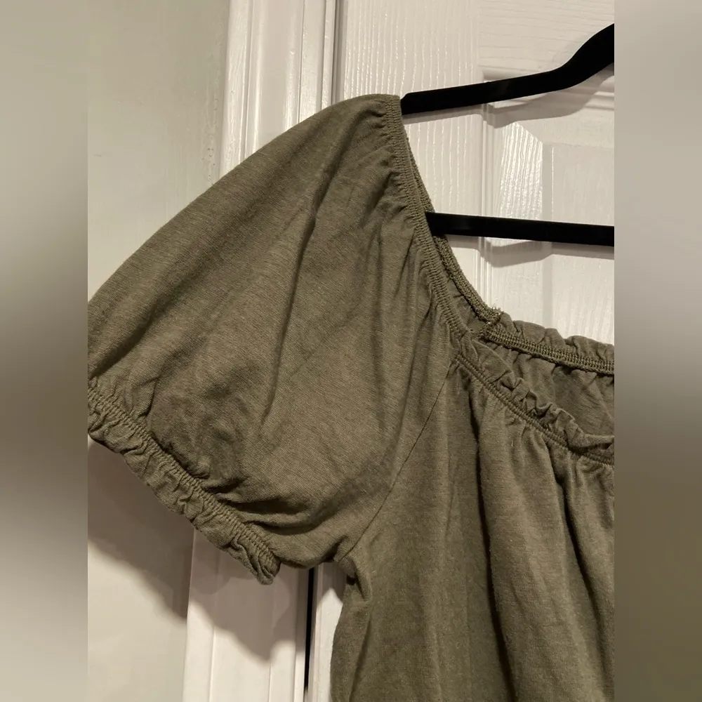 NWOT American Eagle Size S Army Green Scoop Neck Puff Sleeve Button Peasant Top - Image 3