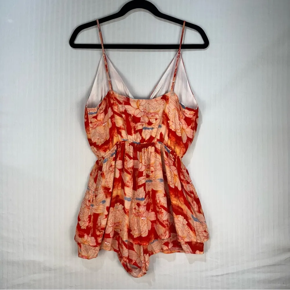 Honey Punch Floral Red/Orange Romper Size Large Sweetheart Neckline Tie Front - Image 2