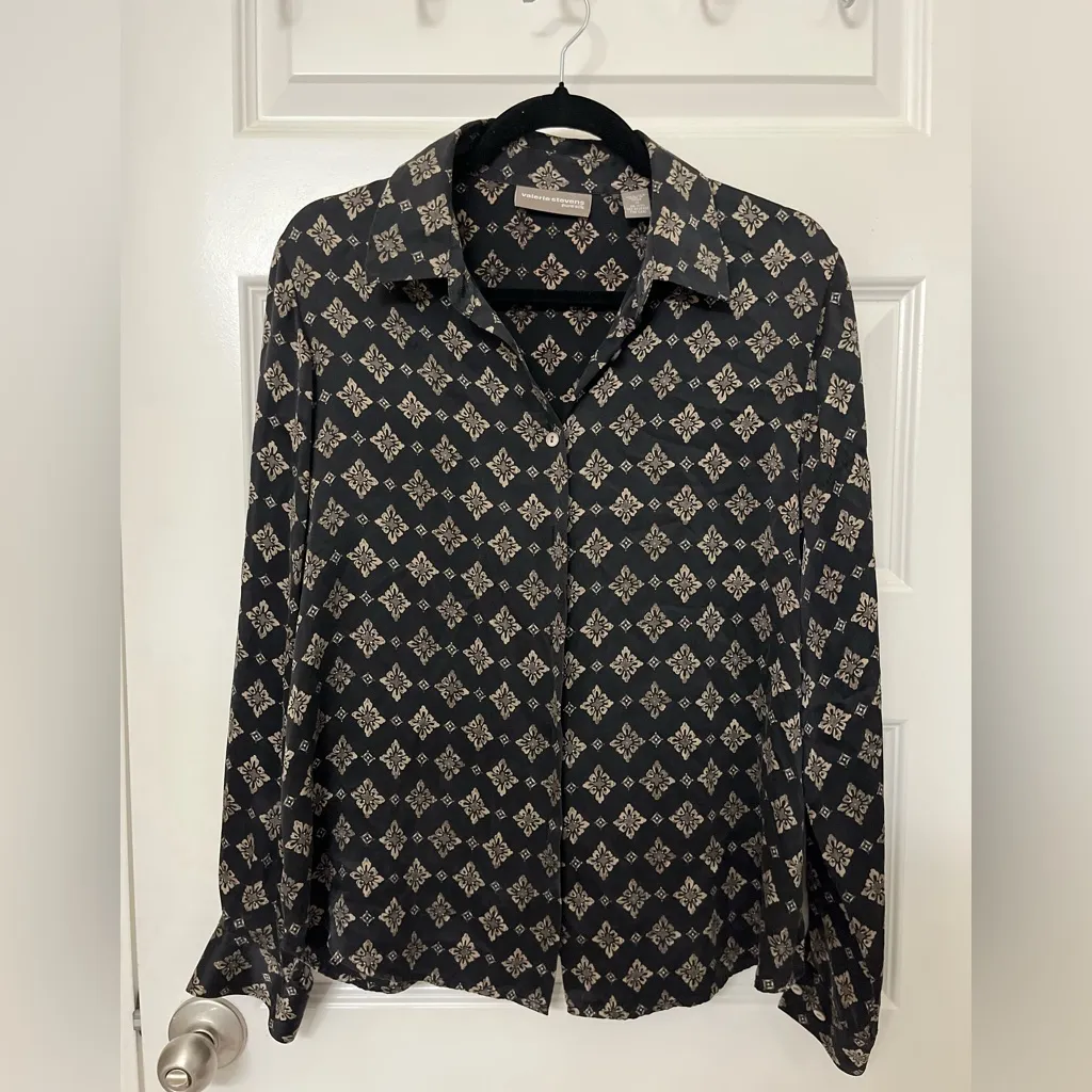 Valerie Stevens Silk Black Taupe and Gray Patterned Blouse Size 10 - Image 5
