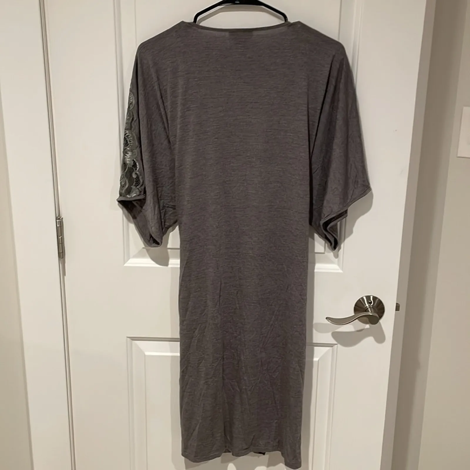 Natori gray lace robe large - Image 10