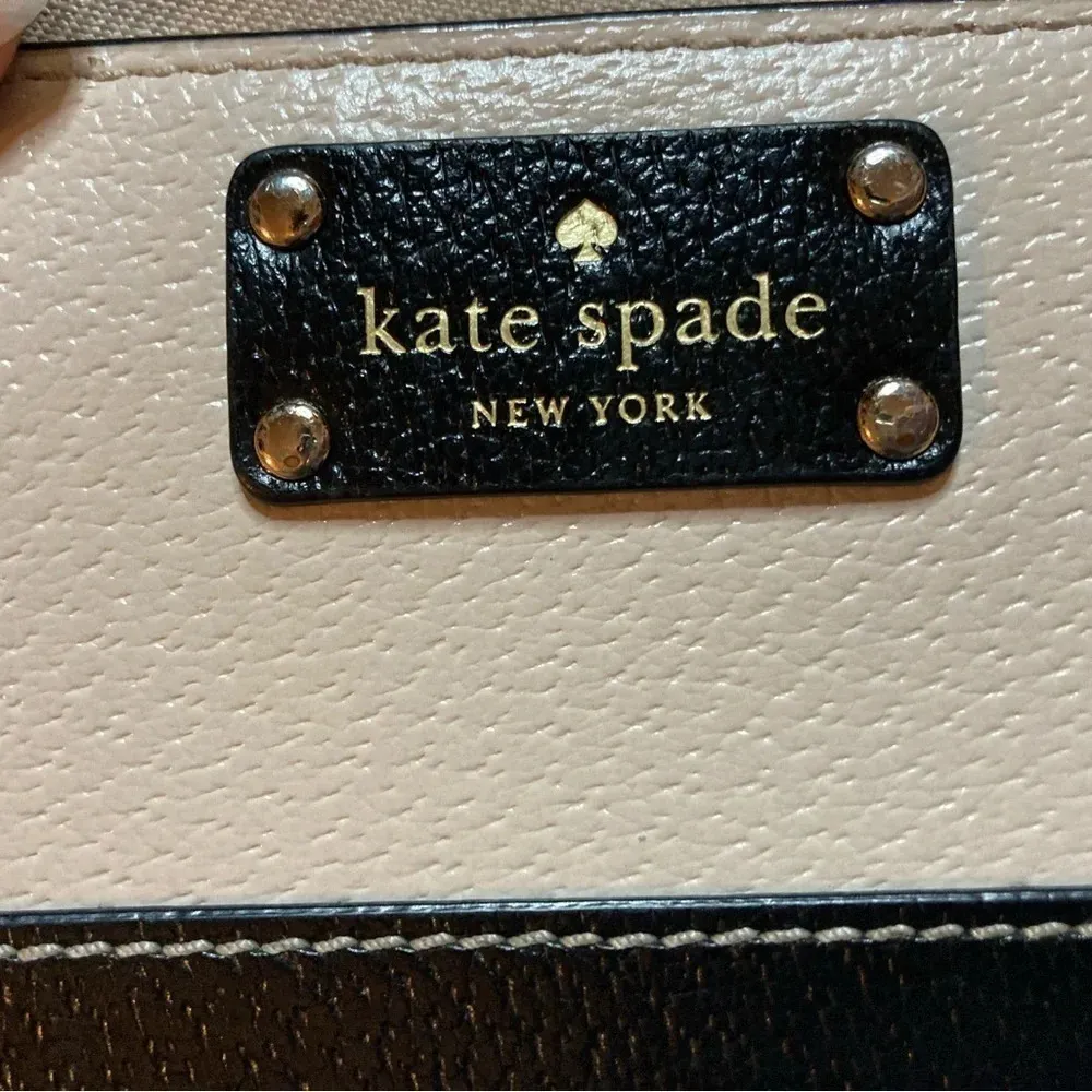 Like New Kate Spade Bay Street Pebbled Leather Zip Around Wallet - Image 9