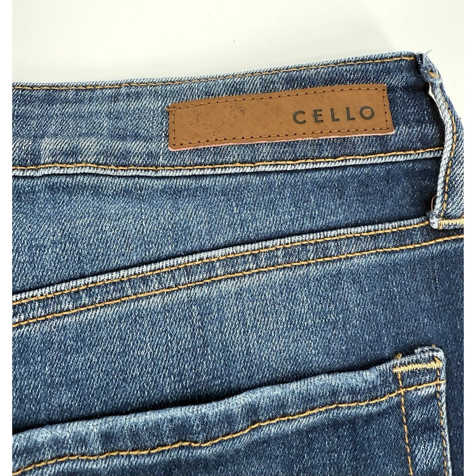 Cello Distressed High Rise Womens XL Jean Shorts Denim Dark Wash Frayed Ripped - Image 8