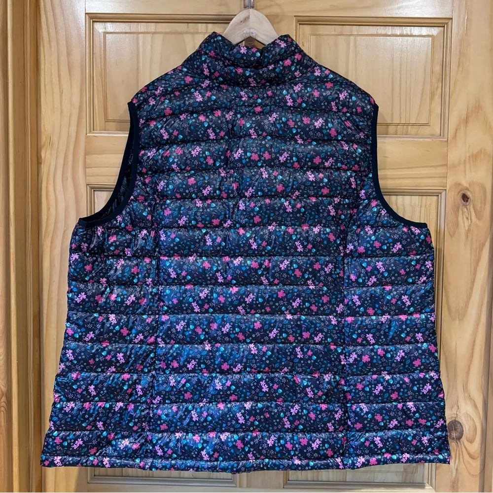 Woman Within floral navy packable puffer vest plus size 2X. Excellent condition! - Image 9