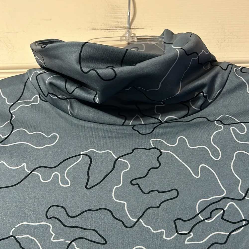 NWT Under Armour Loose Turtleneck Small - Image 2