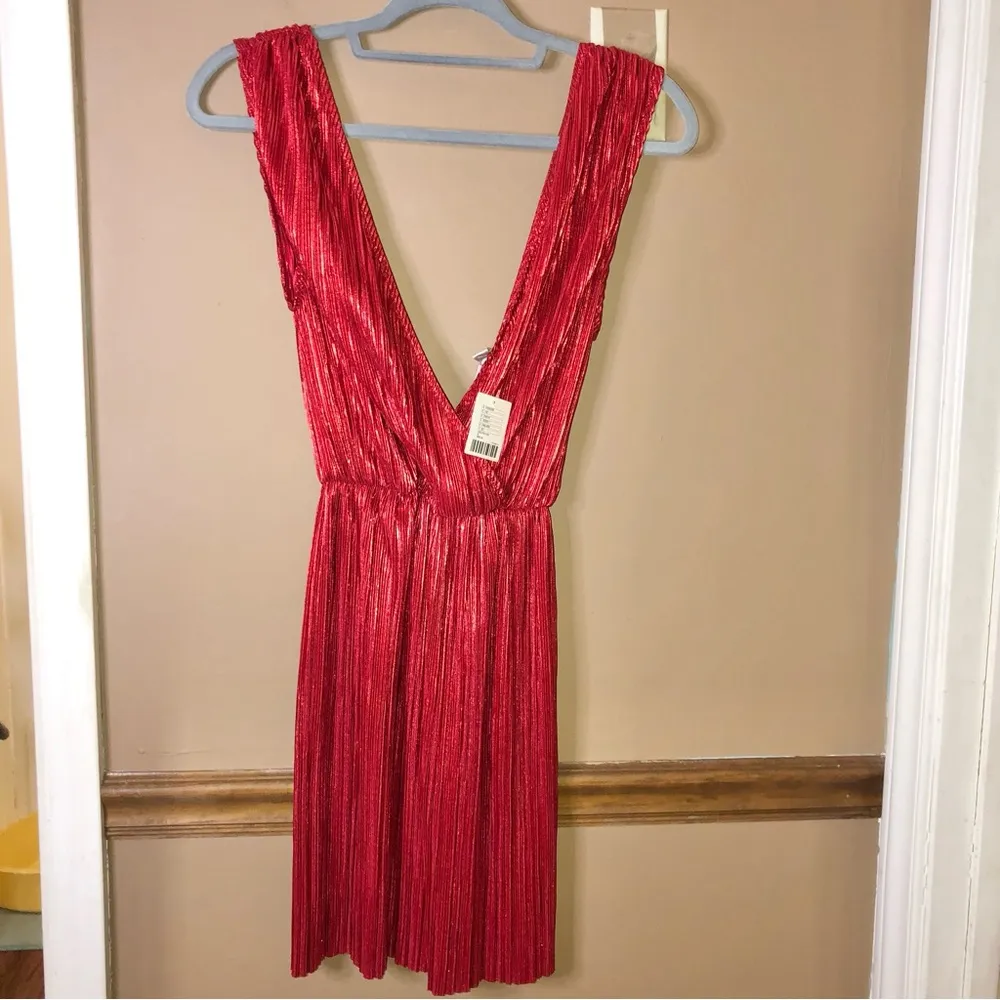 Oh My Love Urban‎ Outfitters Shimmer Pleated Fit + Flare Plunge Neck Dress Red S - Image 3