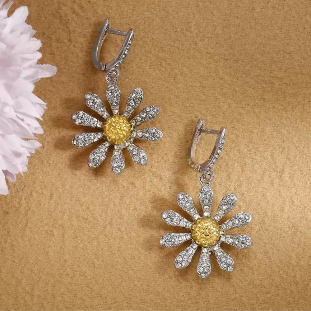 Sparkling Daisy Earrings 925 silver plated NWT - Image 2
