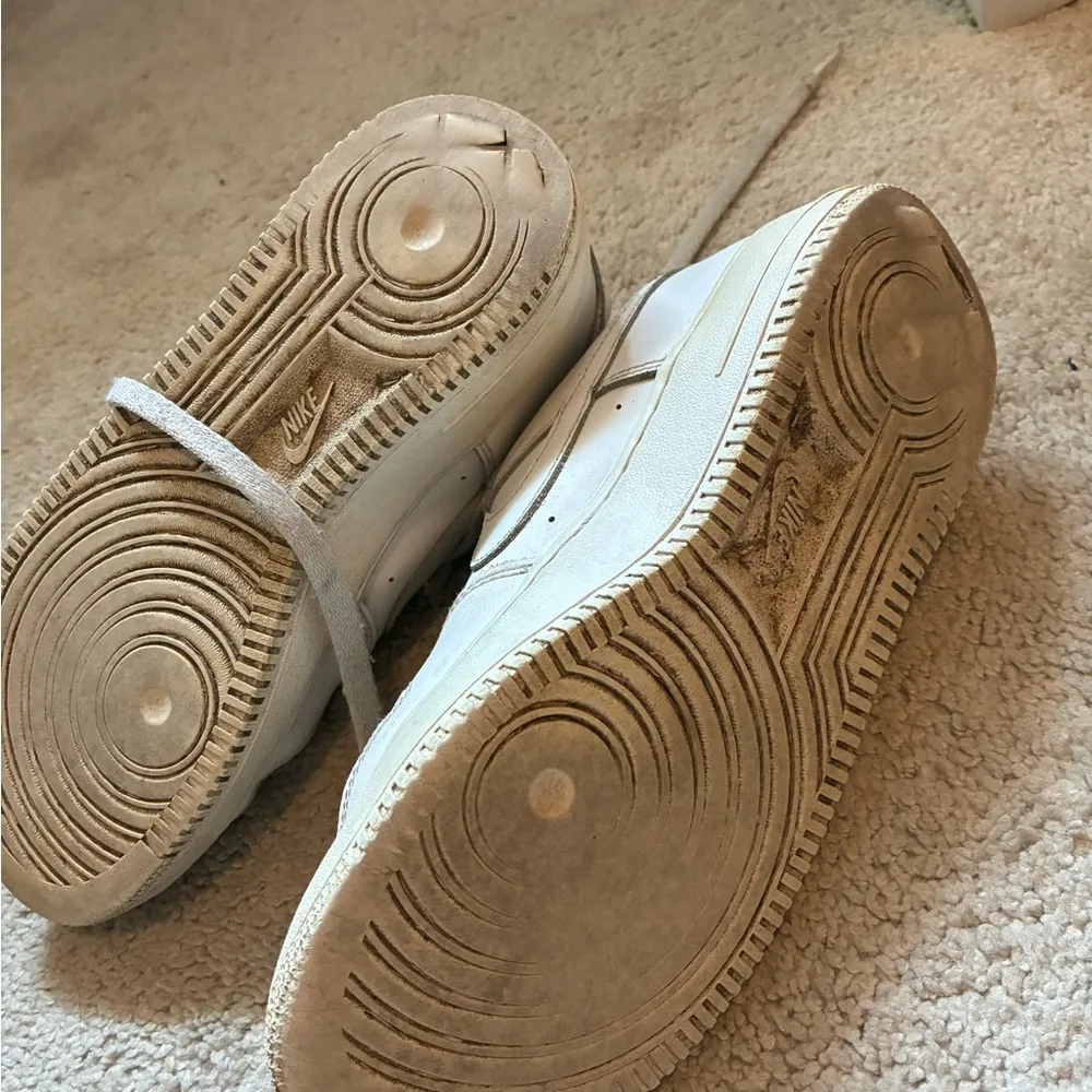 NIKE Air Force 1’s White Size 7.5 - Image 4