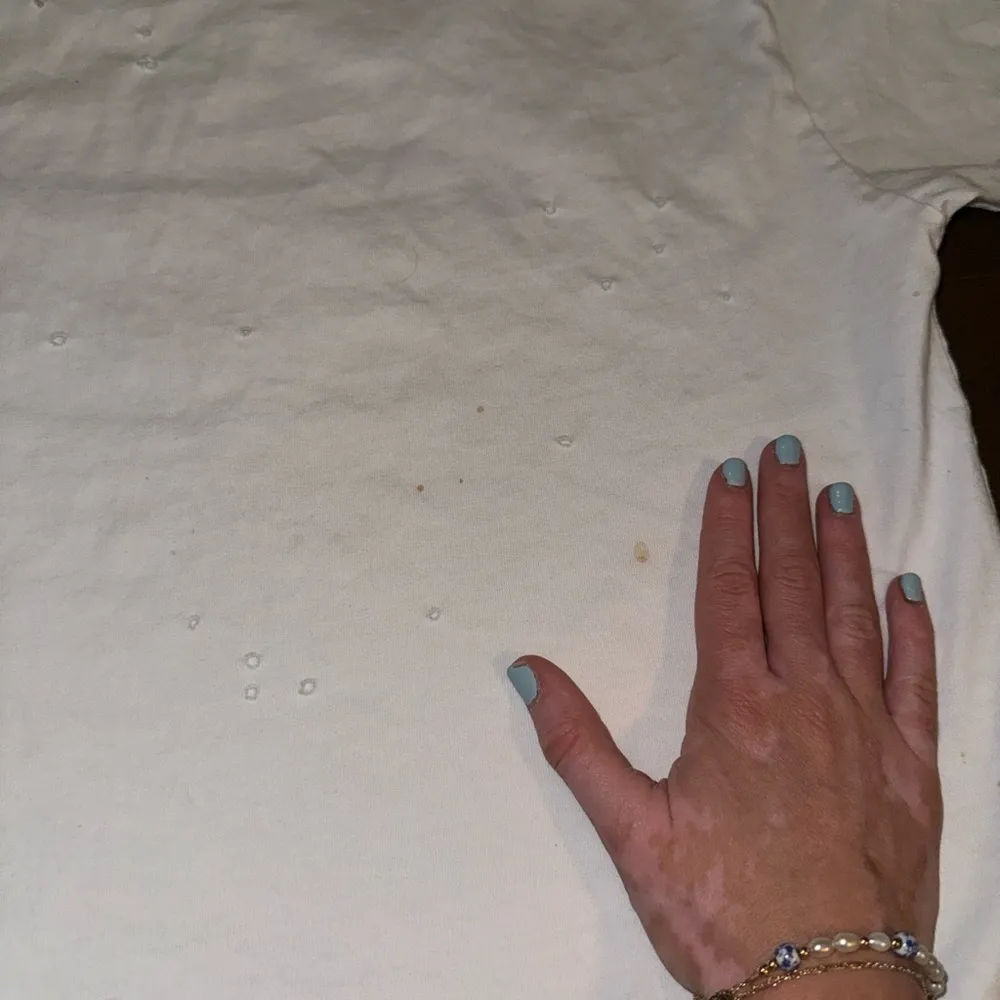 Levi’s Distressed Tee - Image 4