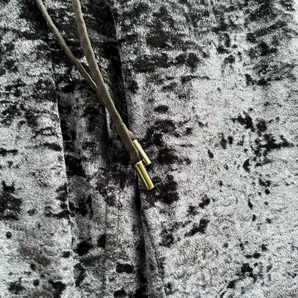 lululemon athletica Rare Ready to Crush High-Rise Velour Joggers Black- Size 6 - Image 9