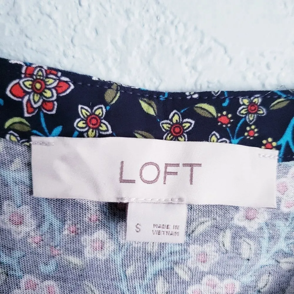 LOFT Vine V-Neck Mixed Media Shell - Image 5