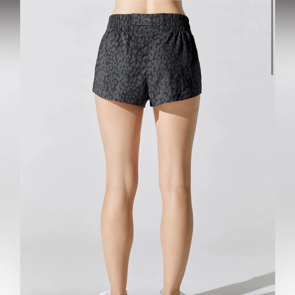 Varley  Kallin Running Shorts - Image 3