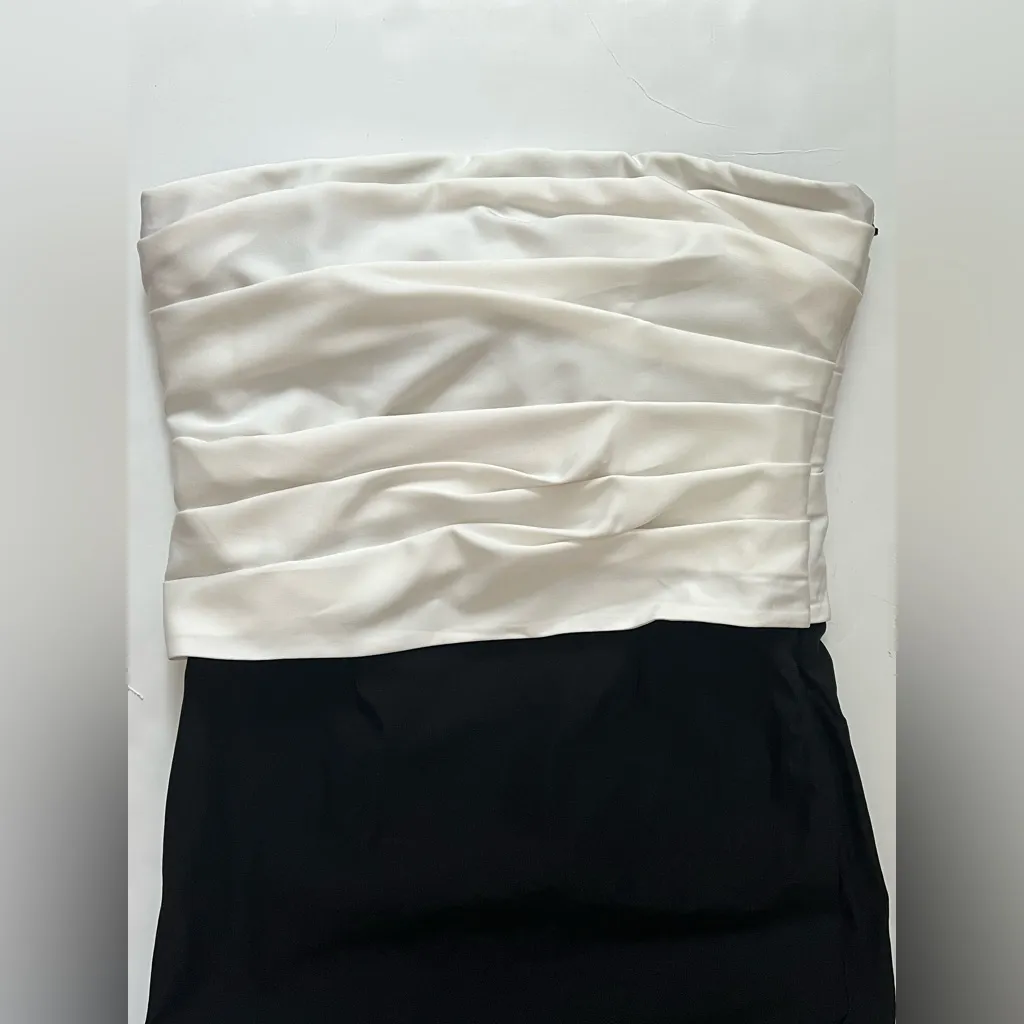 NWT Michael Costello and REVOLVE Sabine Gown in Black & Ivory, size M - Image 7