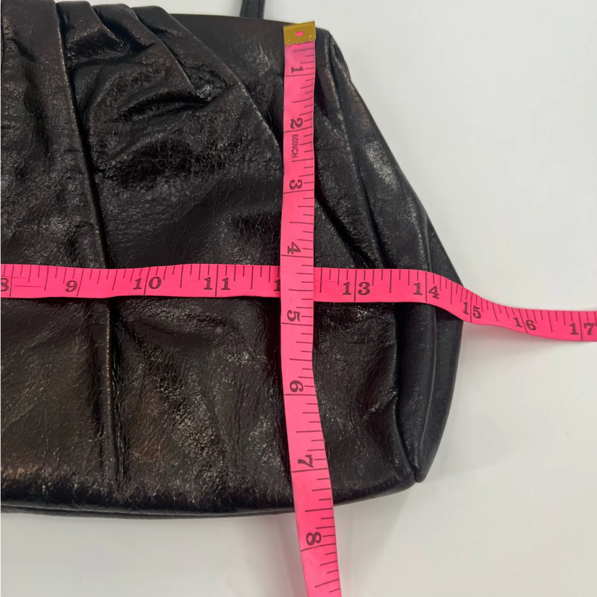 Hobo International Pleated Magnetic Frame Shoulder Bag metallic - Image 5