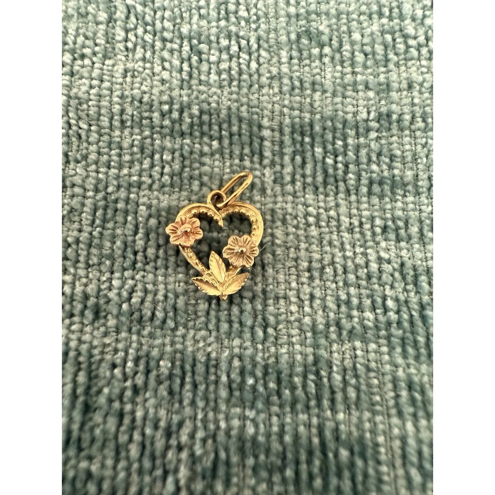 Vintage Black Hills Gold 14k Tri Color Gold‎ Heart with Flowers Pendant EUC - Image 2