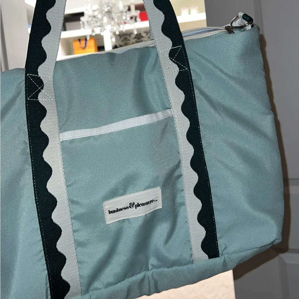 Business & Pleasure THE HOLIDAY COOLER TOTE BAG - Image 2