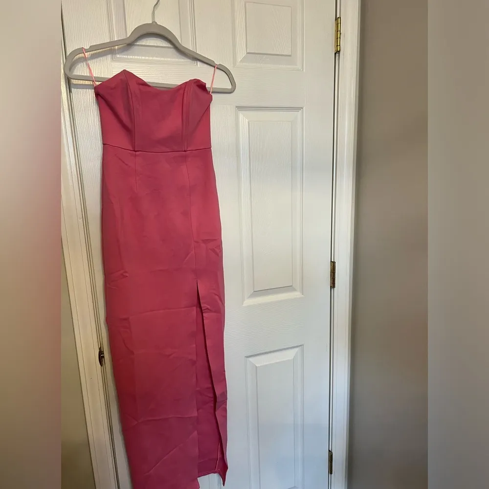 superdown Ryleigh Strapless Maxi Dress in Pink - Image 4