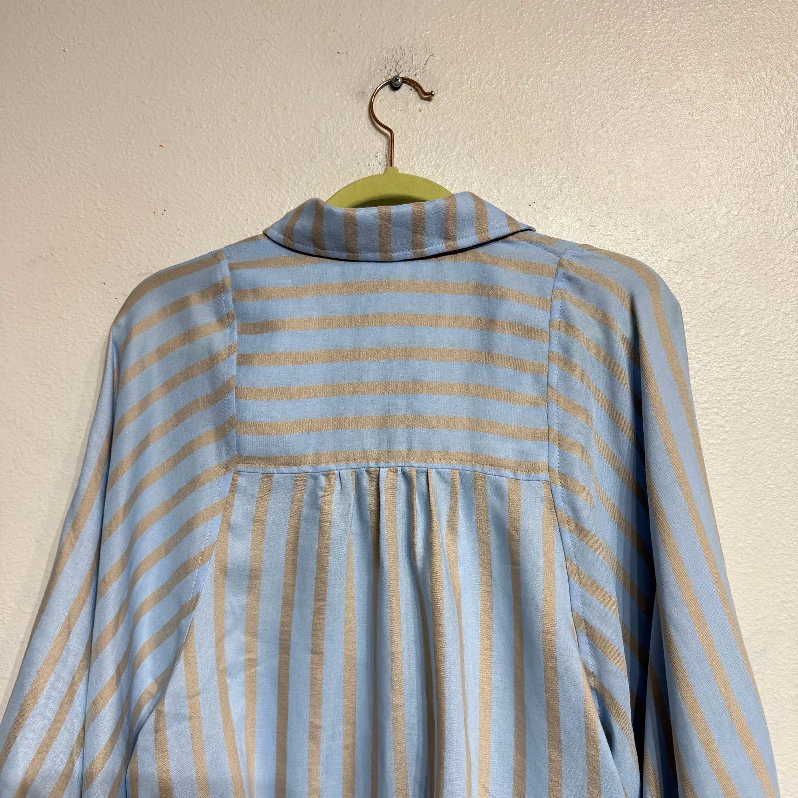 Entro Blue Striped Button Down Blouse Sz M - Image 8