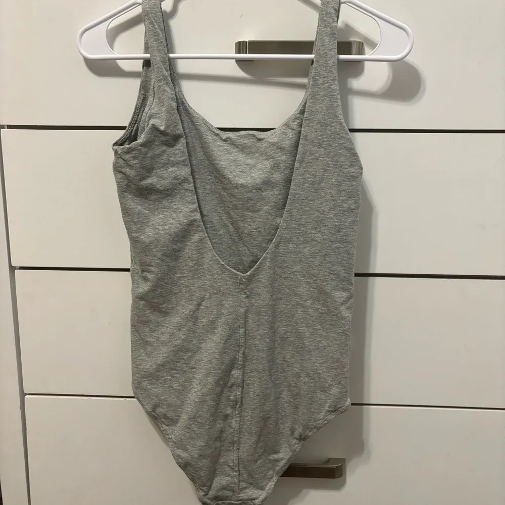 Everlane The Bodysuit in Gray Sleeveless Scoop Neck - Image 3