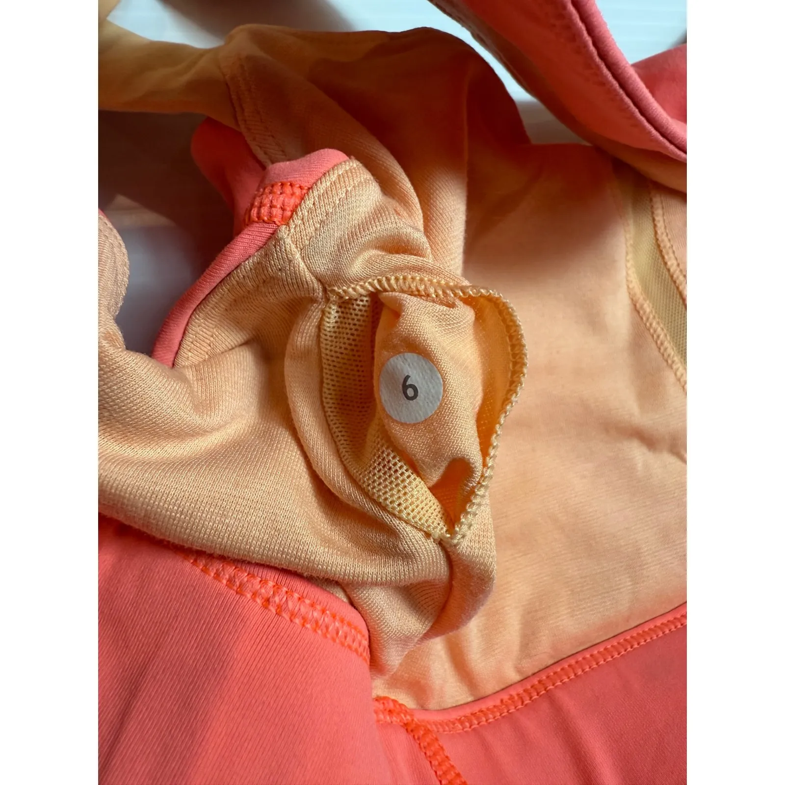 Lululemon Sports Bra‎ Coral Pink Light Support Crossback Activewear Women's 6 - Image 7