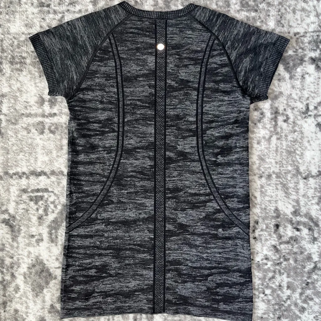 Lululemon Swiftly Tech Short Sleeve Crew - Image 3