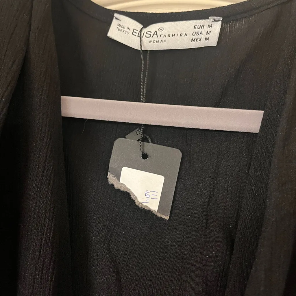 Cute black top NWT with an attached belt 🖤 Size M - Image 2