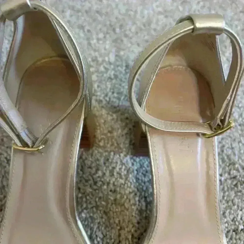 J.McLaughlin Fiala Leather Sandal in Champagne Gold Metallic Leather Size 6 - Image 7