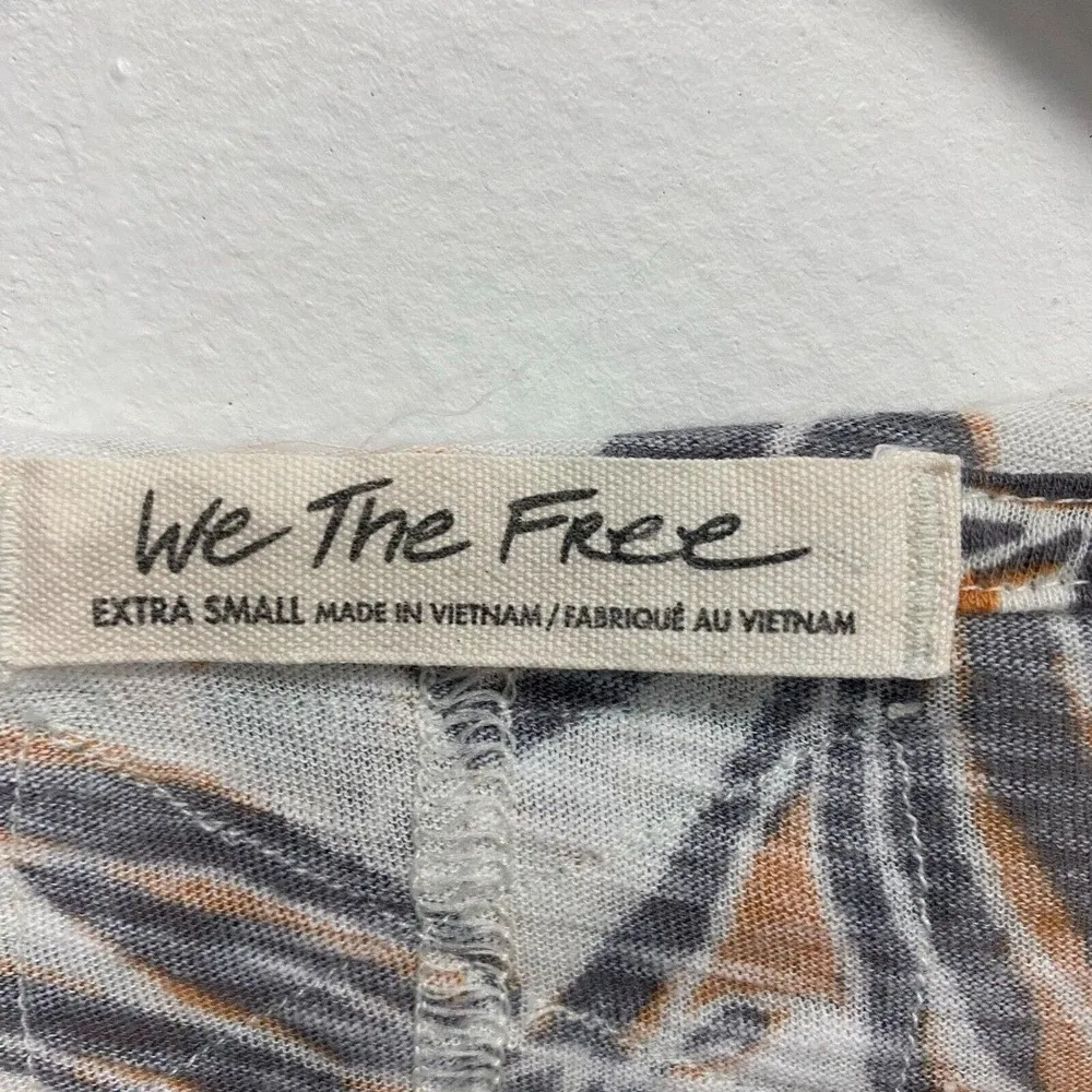 We The Free womens floral long sleeve Crop tops size extra small cynch front - Image 2