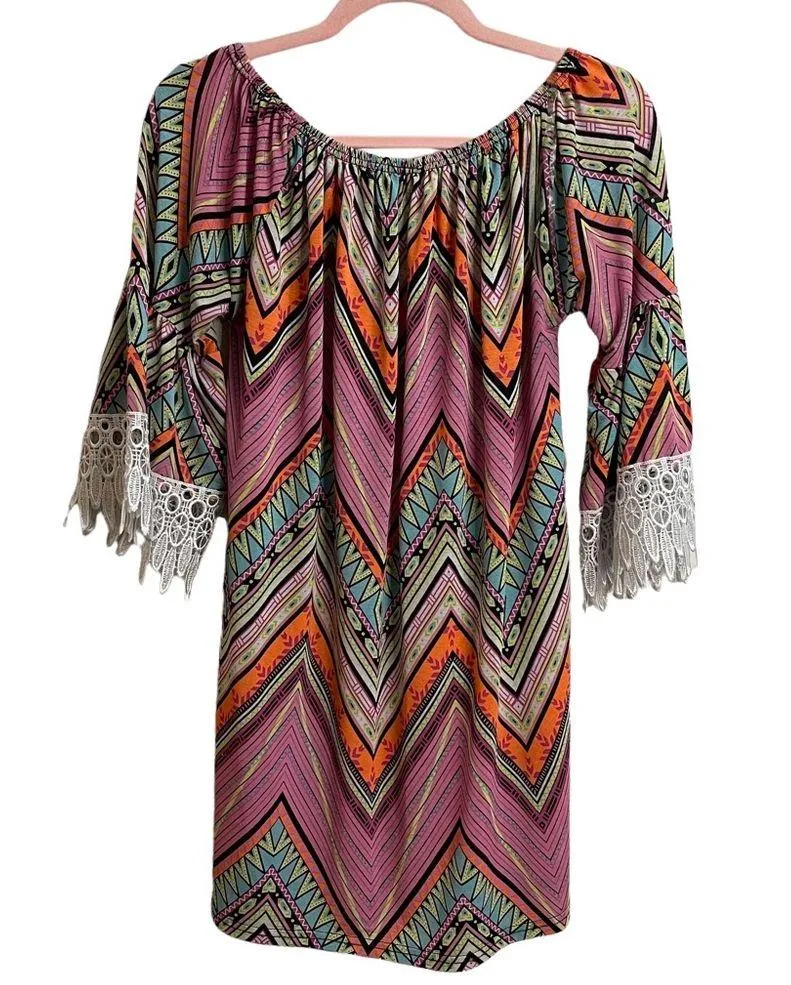 WinWin Geometric Lace Half Sleeve Tunic - Image 2