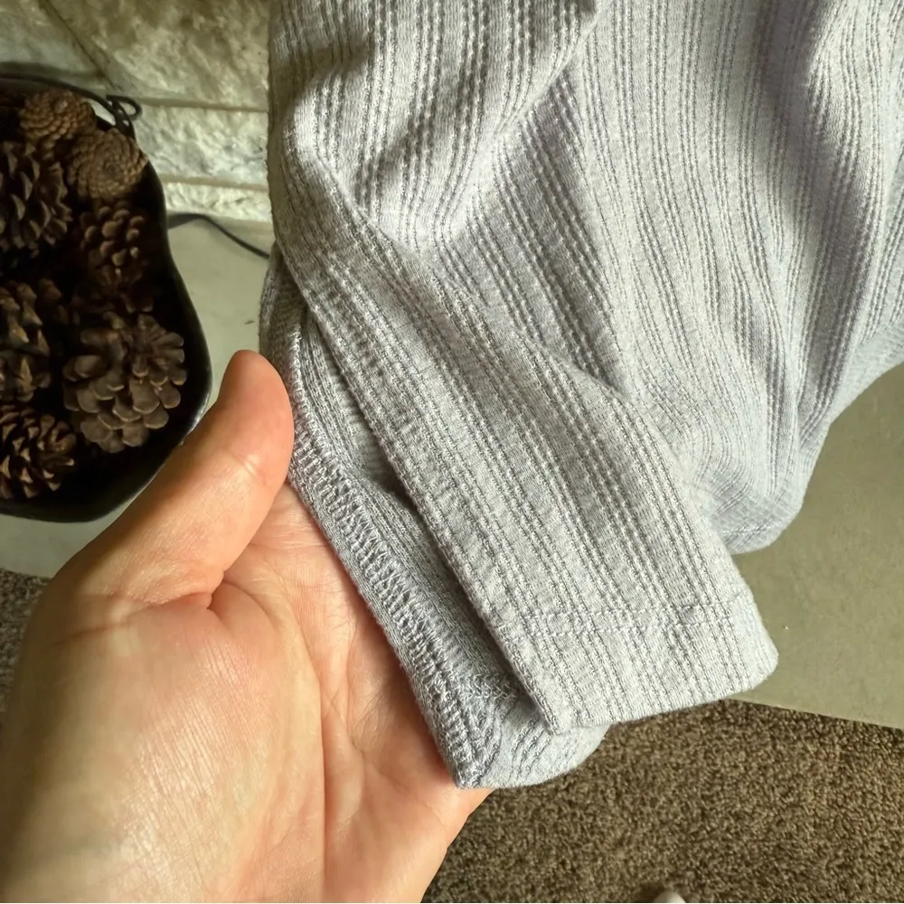 Jessica Simpson Ribbed Gray Top Medium Rouched Sleeve - Image 7