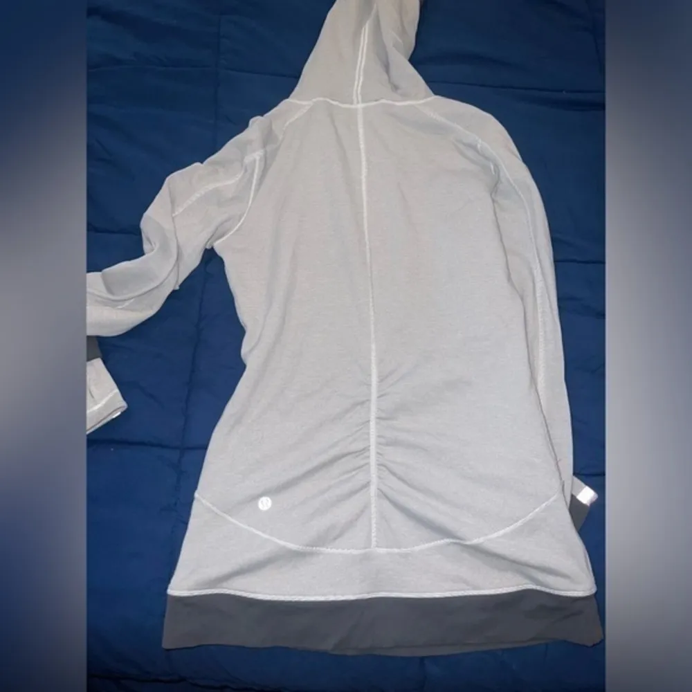 Lululemon BASE RUNNER HOODIE *Rulu* Wee‎ Stripe White Heathered Soot Gray sz 6 - Image 3