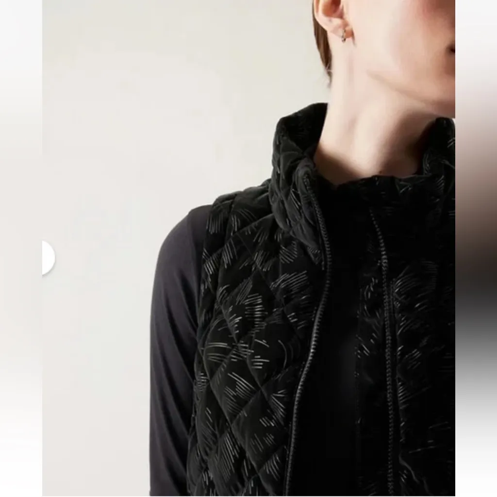 Athleta Whisper Featherless Lux Velvet Vest Size 2X Black - Image 5