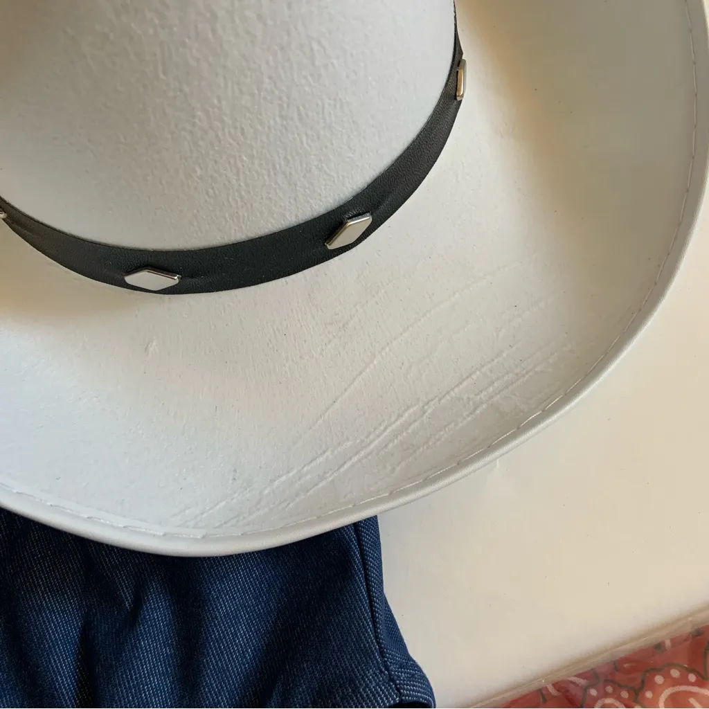 Women’s Cowgirl Costume Accessories Hat Bandana Denim Bottoms Small White - Image 3