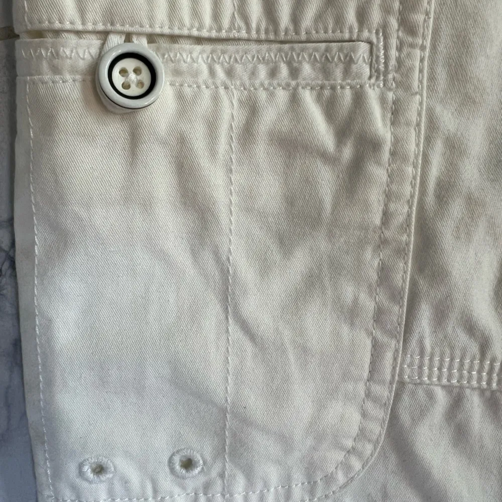 White House Black Market White Dragonfly Embroidered Crop Pants, Size 8 - Image 5